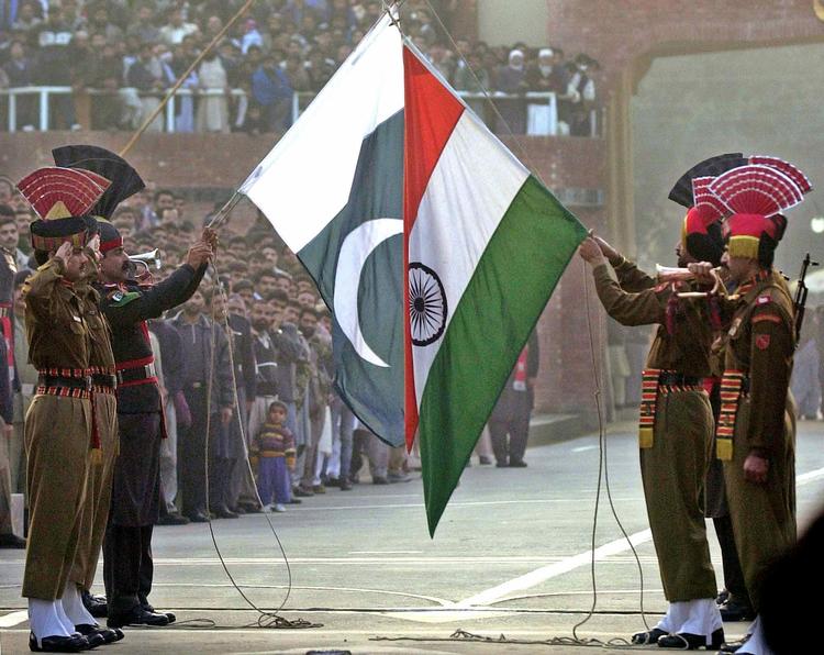 FREDSAFTALE. Indien og Pakistan mødes for første gang om fredsbordet siden 2008. 