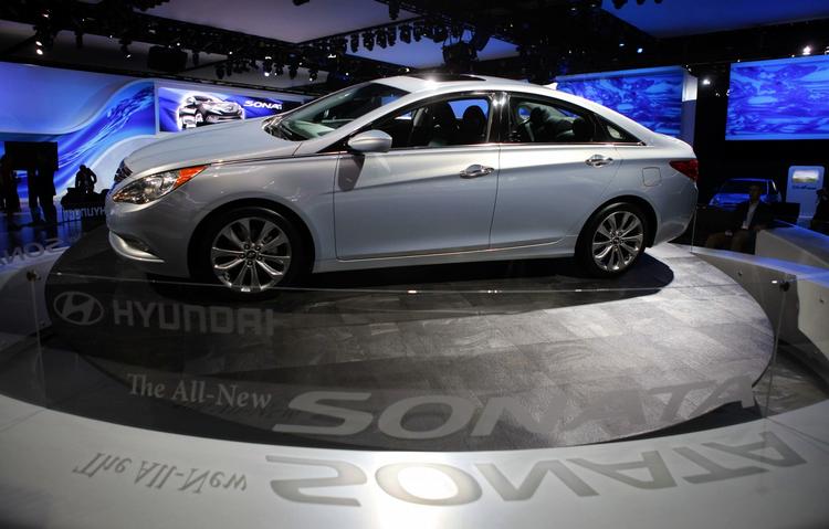 Den nye Hyundai Sonata har fået en skidt start i USA: Dørene lukker ikke ordentligt, så salget er midlertidigt standset kun en uge efter premieren. 