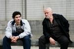 Den uprøvede skuespiller Tahar Rahim (tv.) brillerer i rollen som Malik over for den erfarne Niels Arestrup, der bl.a. har medvirket i Audiards 'Det slag mit hjerte sprang over'.  Foto: Sony Pictures 