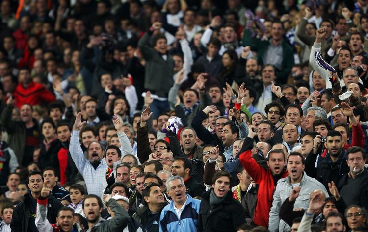 Tilhængere. Storklubber skabes ikke uden loyale fans. Real Madrids 'Fan nummer 1', Jose Eulogio Aranguren, er død, efter at have været aktiv tilhænger af klubben, siden han var to år i 1923. Arkivfoto. 