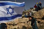 Bosættelser. Jødiske bosættere fortsætter med bygge på den besatte vestbred, selvom blandt andet EU og FN ikke vil anerkendes israelernes ret til landet. 