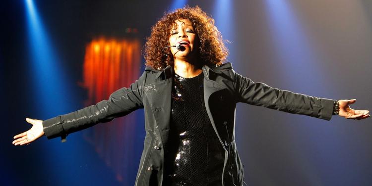 Whitney. Den amerikanske sanger har fået kritik for sine optrædener i Australien. Whitney Houstons agent forstår ikke kritikken. 