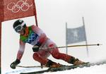 forsigtigt. Med sine 16 år er Yina Moe-Lange den yngste dansker ved OL, hvor hun deltager i storslalom og dagens slalom. 