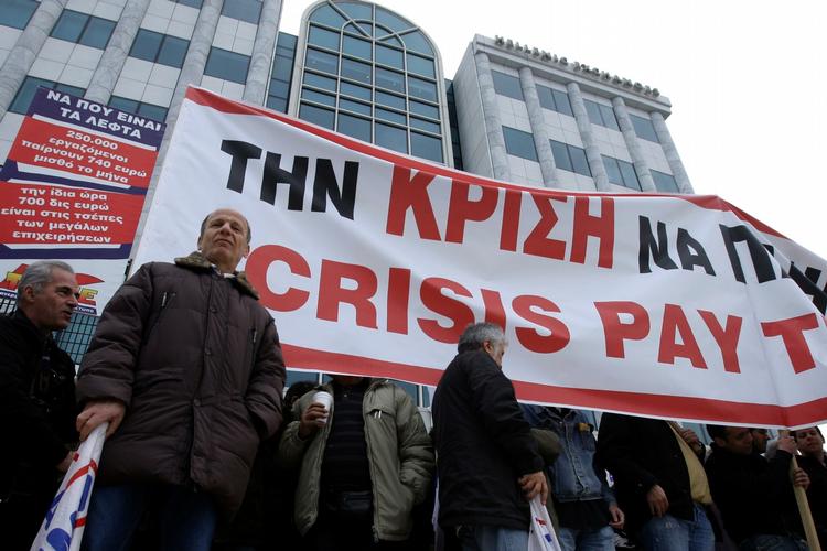 Protest. Athen har været ramme om flere demonstrationer i protest mod regeringens spareplaner. Billedet her er fra i tirsdags. 