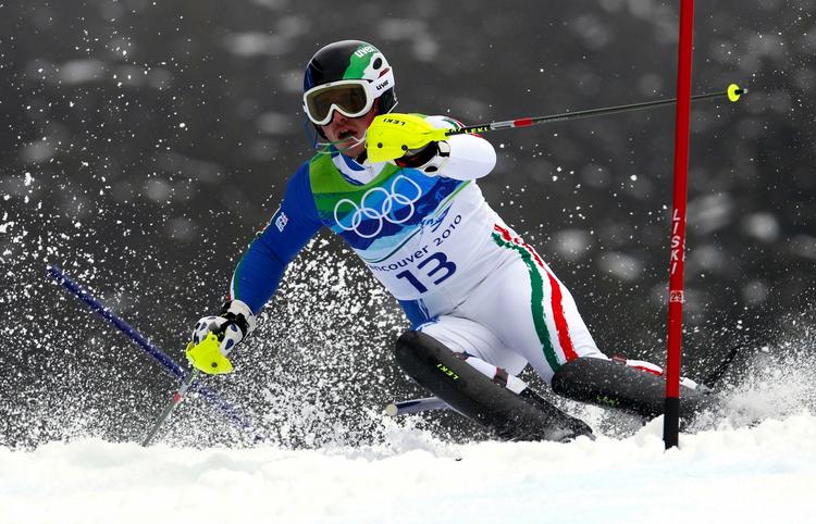 guld. Allerede i første gennemløb lagde italienske Giuliano Razzoli sig i front i mændenes slalom. Og der blev han. 