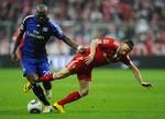 tophold. Franck Ribery bliver måske nok væltet af HSV's Guy Demel, men Bayern-spilleren endte som matchvinder. 