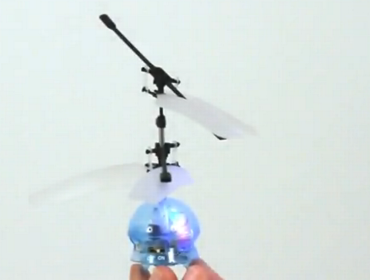 Hils på en flyvende pixel. Sæt tusindvis af disse små lysende helikoptere sammen i en intelligent sværm, og du har en ægte 3D-skærm. 