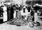 Bæredygtig. Spånkurven i sin storhedstid - her på Københavns grønttorv omkring 1910. Foto: Københavns Bymuseum