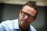 Nedtur. Carsten 'Soulschock' Schack skulle i fredags træffe en tung beslutning mellem sine to tilbageværende X Factor-grupper. Skulle han sende 8210 eller The Fireflies ud af konkurrencen? Han valgte 8210, fordi han havde svært ved at se dem optræde med et bigband. En udfordring, der venter senere. 