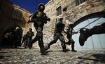 Jerusalem. Israel skærper sikkerheden i Jerusalem efter søndagens sammenstød med palæstinensere. 