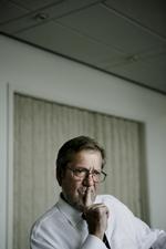 Kunst? »Nej, jeg synes ikke, det er kunst. Det er helt fint at eksperimentere. Men det her synes jeg simpelthen er noget lort. Det er at gøre nar ad godtfolk at sætte sådan en i en montre«, sagde Per Stig Møller om 'Merde d'Artiste' af Piero Manzoni. 