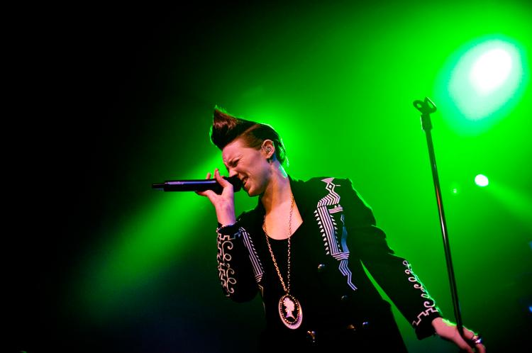 Indlevelse. Med sin satsede falset gav La Roux sin kølige synthpop skrøbelighed og liv.  Foto: Miriam Dalsgaard 