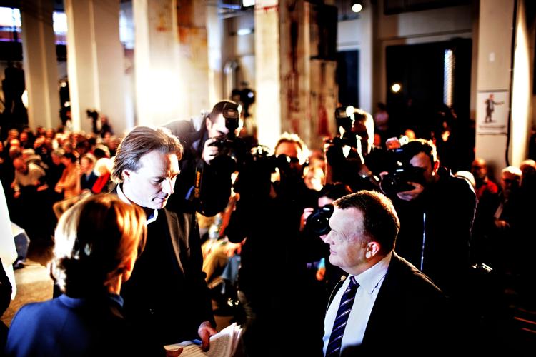 DUEL. Statsminister Lars Løkke Rasmussen (V) mødte her til aften den socialdemokratiske partileder, Helle Thorning-Schmidt til et politisk debatmøde i Politikens Hus. 