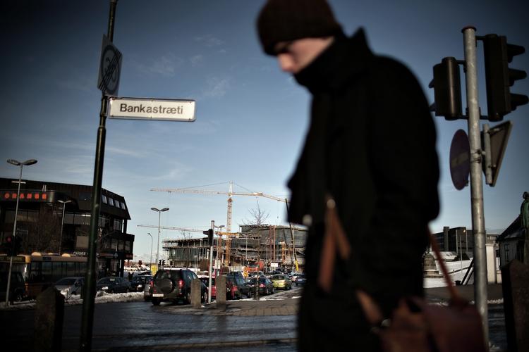 Spænding. Helt op til folkeafstemningen på lørdag er der forhandlinger mellem Storbritannien og Holland på den ene side og den islandske regering på den anden. 