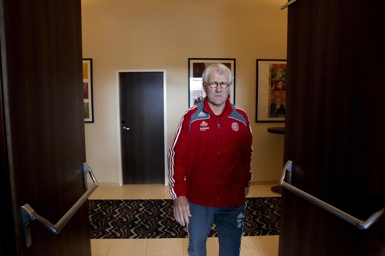 skemalagt. Morten Olsen har en plan. Tre testkampe op til åbningskampen ved VM skal skærpe sammenspillet i den forholdsvis uprøvede flok, der skal afsted til Sydafrika. 