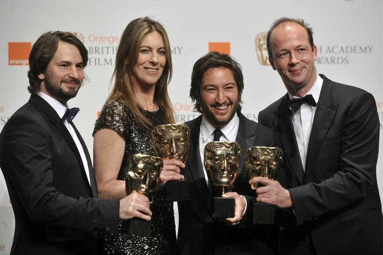 bandlyst. Nicolas Chartier, yderst til højre, får ikke lov til at komme ind til Oscar-festen. Tidligere har akademiet straffet film ved at reducere det samlede antal gæstekort til festen, men det er første gang, at akademiet udelukker en enkelt, navngiven person. På fotoet ses i øvrigt manuskriptforfatter Mark Boal (tv), instruktør Kathryn Bigelow samt co-producer Greg Shapiro fra 'The Hurt Locker'-holdet. 