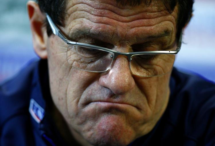 Eftertænksom. Fabio Capello har fået stor ros i de engelske medier for sin håndtering af John Terry-sagen. 