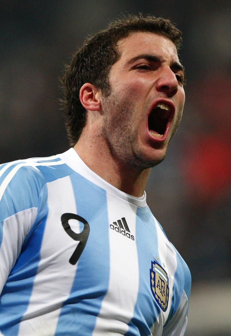 MATCHVINDER. Det var en fejl af den tyske målmand, Rene Adler, der gav Higuain muligheden for at sikre Argentina sejren over Tyskland. 