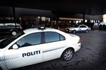 Den 58-årige rumæner, som er mistænkt for drabet på en norsk stewardesse på et SAS-hotel i København sidder stadig tilbageholdt i Sverige. 
