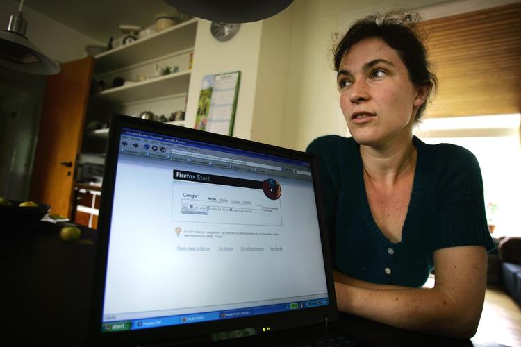 Signe Kaspersen har fravalgt internet explorer og bruger i stedet Firefox på sin computer. Arkiv 
