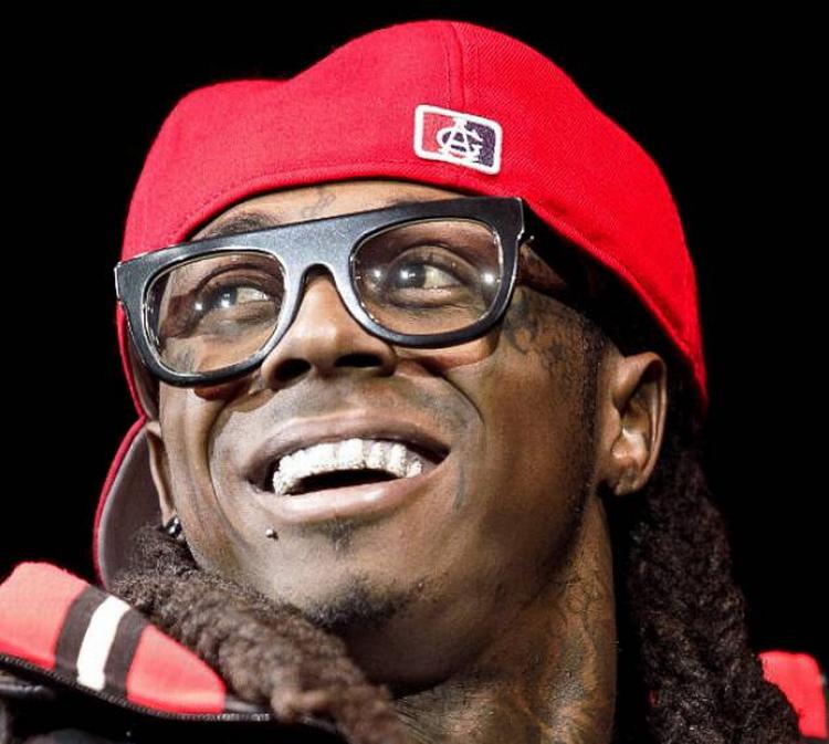 Fireman. Der udbrød ildebrand i retsbygningen, og så kunne Lil Wayne ikke få udmålt sin fængselsstraf. Det er anden gang, rapperens strafudmåling udsættes. Arkivfoto: AP 