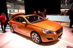 COUPESTIL. Volvo S60 er lang og lav, men alligevel ganske rummelig. 