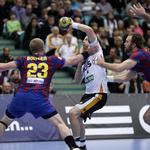 hårdhændet. Barcelonas Joachim Boldsen bremser Koldings Kasper Søndergaard i kampen, der endte uafgjort. 