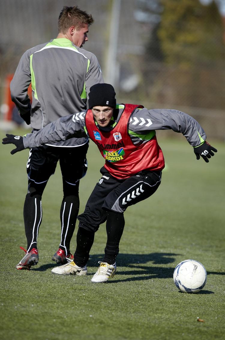 skånekost. Martin Jørgensen er ikke med i AGF's startopstilling til dagens kamp mod FC København. Landsholdsspilleren kan måske komme ind efter pausen, siger træner Erik Rasmussen. 
