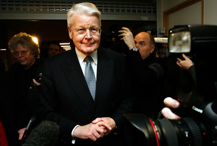 »Ikke at skrive under på Icesave-loven var den vanskeligste beslutning i mit politiske liv«, siger Islands præsident, Ólafur Ragnar Grímsson. 