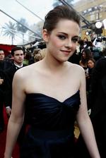 'Twilight'-stjernen, 19-årige Kristen Stewart, deltog også i festen i nat. 