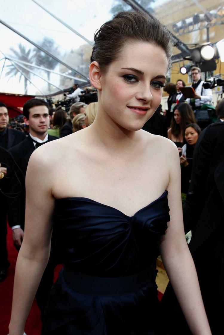 'Twilight'-stjernen, 19-årige Kristen Stewart, deltog også i festen i nat. 