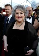 Den amerikanske instruktør og skuespiller Kathleen Doyle 'Kathy' Bates ankommer til festen. 
