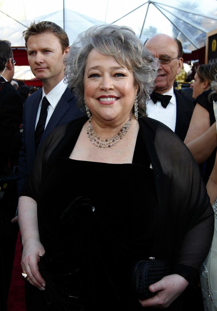 Den amerikanske instruktør og skuespiller Kathleen Doyle 'Kathy' Bates ankommer til festen. 