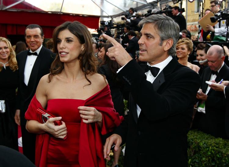 George Clooney ankommer til Oscarfesten sammen med den italienske model og skuespiller Elisabetta Canalis. 