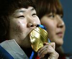 Guld. Zhou Yang er blevet irettesat af den kinesiske stat. Arkivfoto. 