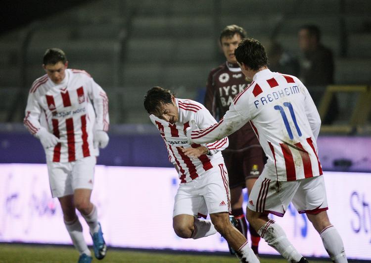 Jubel. AaB's  Louay Chanko (i midten) jubler efter sit mål til 1-0 i kampen mod FC Nordsjælland. 
