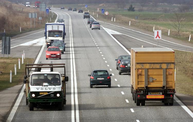 Tresporet. Det er tresporede veje, som Venstre vil have bygget flere steder i tyndt befolkede områder i Jylland. (Arkivfoto) 