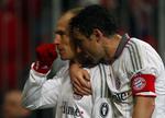 2-1. Mark van Bommel (med  anførerbindet) og Arjen Robben jubler efter Robbens scoring mod Fiorentina for tre uger siden. Arkivfoto. 