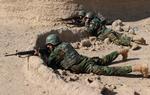 Kampzone. Hovedbyen Gereshk er ikke kun hjemsted for danske soldater. Her ses soldater fra den afghanske hær på øvelse. 