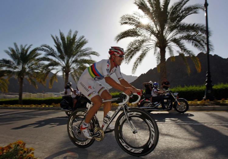 Vejrguderne. Der var helt andre klimatiske betingelser, da Fabian Cancellara i februar kørte sig til en sejr i Oman. Arkivfoto. 