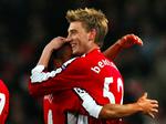 Helt. Med de tre mål vandt Bendtner en sjælden sejr over den engelske presse. 