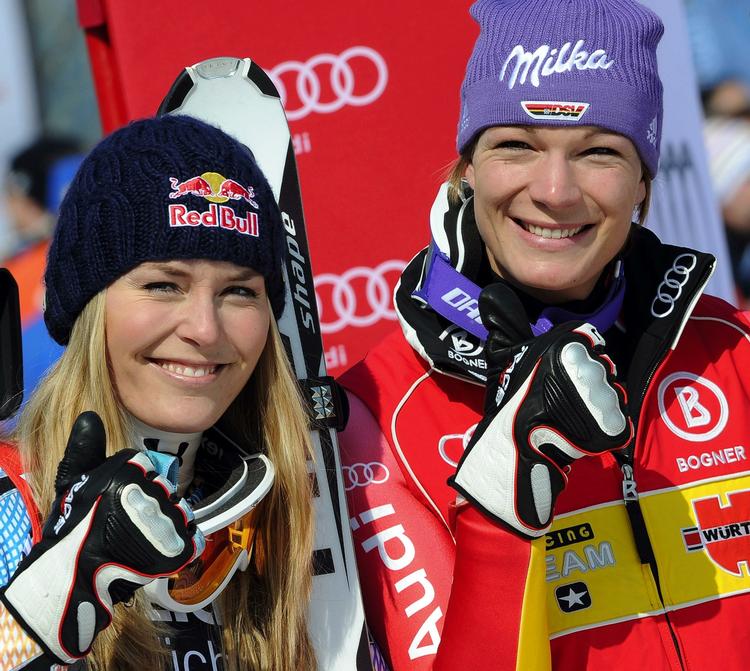 tvekamp. Tyske Maria Riesch (th) vandt dagens styrtløb foran Lindsey Vonn, som dog fører den samlede World Cup klart. 
