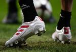 støvlekontakt. David Beckhams gensyn med græstæppet på Old Trafford blev foreviget fra mange forskellige vinkler allerede under træningen før kampen. 