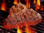 Midtown Grill serverer blandt andet T-bone steaks og tunbøffer. 