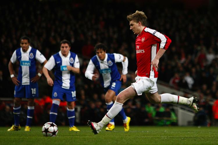 HATTRICK. Den engelske definition på et hattrick, der efterhånden har vundet hævd også i Danmark, er tre mål i samme kamp. Det scorede Nicklas Bendtner som den første dansker i Champions Leagues historie mod FC Porto i går. 