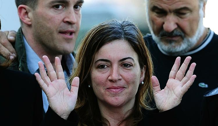 Fri. Efter 100 dage i fangenskab af al-Qaida er nødhjælpsarbejderen Alicia Gamez endelig fri. Hendes to kolleger er fortsat i fangenskab. 