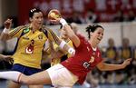 vejet. Kamilla Kristensen bryder igennem og scorer, da Danmark tabte 27 - 23 til Sverige ved VM i Kina. Arkivfoto. 
