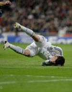 nedgang. Magien ved de mange nye stjerner på Real Madrids hold har ikke smittet af på regnskaberne. Og nedturen i Champions League kan blive katastrofal for klubben. 