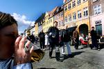 Nu kommer foråret til Nyhavn med udeservering, smagsprøver på øl og jazz. 