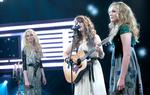 Fireflies. Countrygruppen er blandt de sidste fem deltagere i 'X Factor 2010'. De skal synge 'For Your Eyes Only' af Sheena Easton. Arkivfoto. 